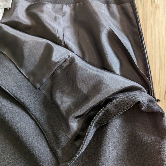 Jones New York Long Black Skirt Size 12 mid sized rear slit - Picture 3 of 9